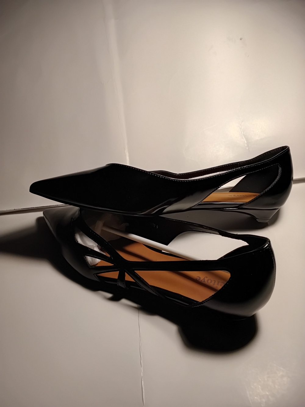 Women’s Black Pointed Toe Slingback Flats - Picture 5 of 6